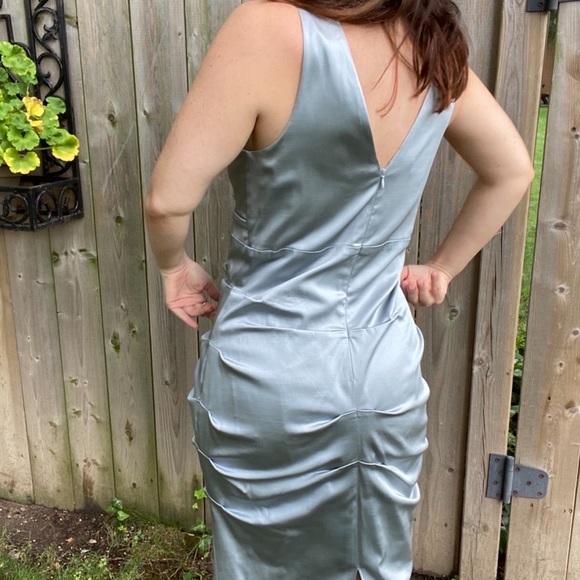 Le Chateau silver formal dress - Picture 6 of 10